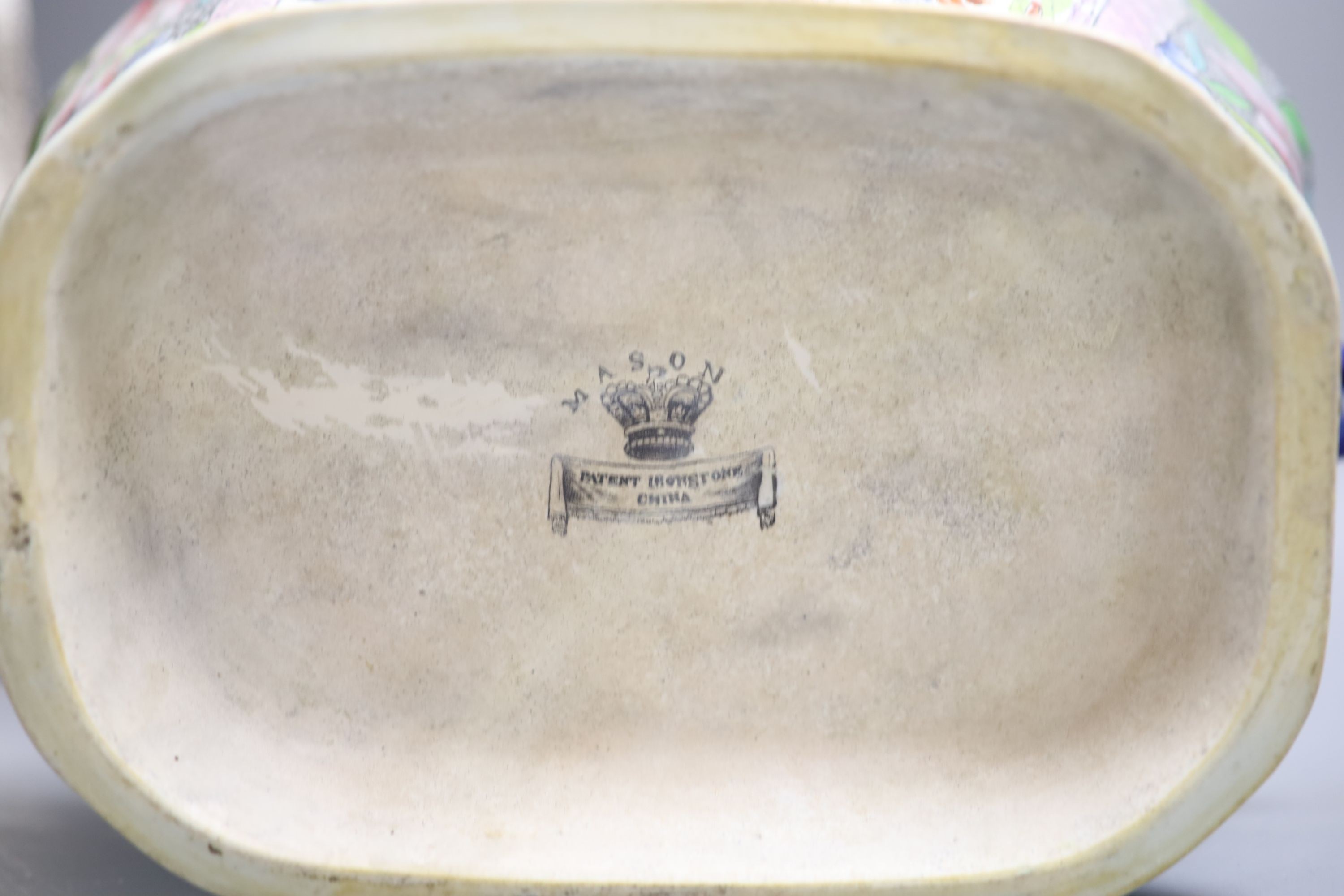 A Mason’s Ironstone soup tureen and cover, c.1815, 32.5cm